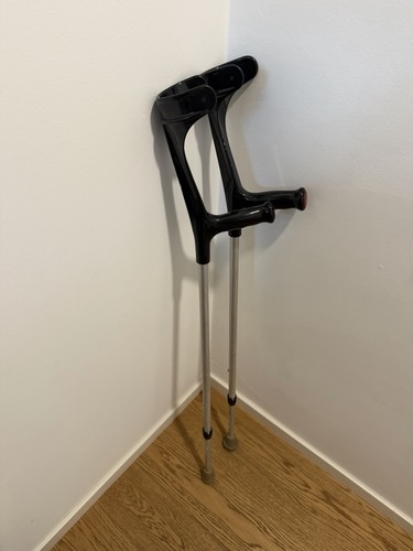 Schwarze krücken - schwarze,